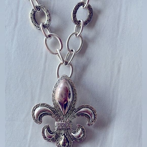 Elegant Mixed Metal Fleur De Lis Necklace Dangle Earring Set Silver Mixed Metal - Picture 9 of 12